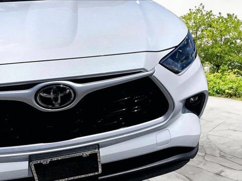 Used 2023 Toyota Highlander XLE FWD image 27