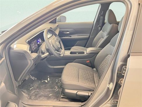 Used 2025 Nissan Kicks SV image 15