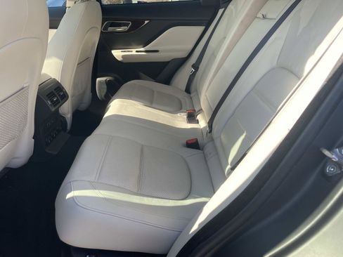 Used 2019 Jaguar F-PACE Prestige image 10