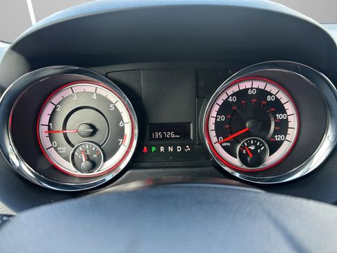 Used 2019 Dodge Grand Caravan SE w/ UConnect Hands-Free Group image 15