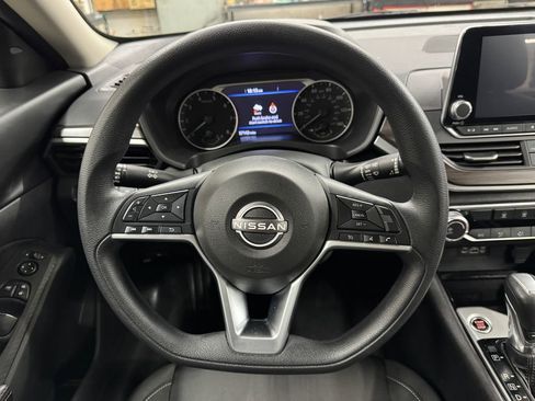 Used 2024 Nissan Altima 2.5 SV image 19