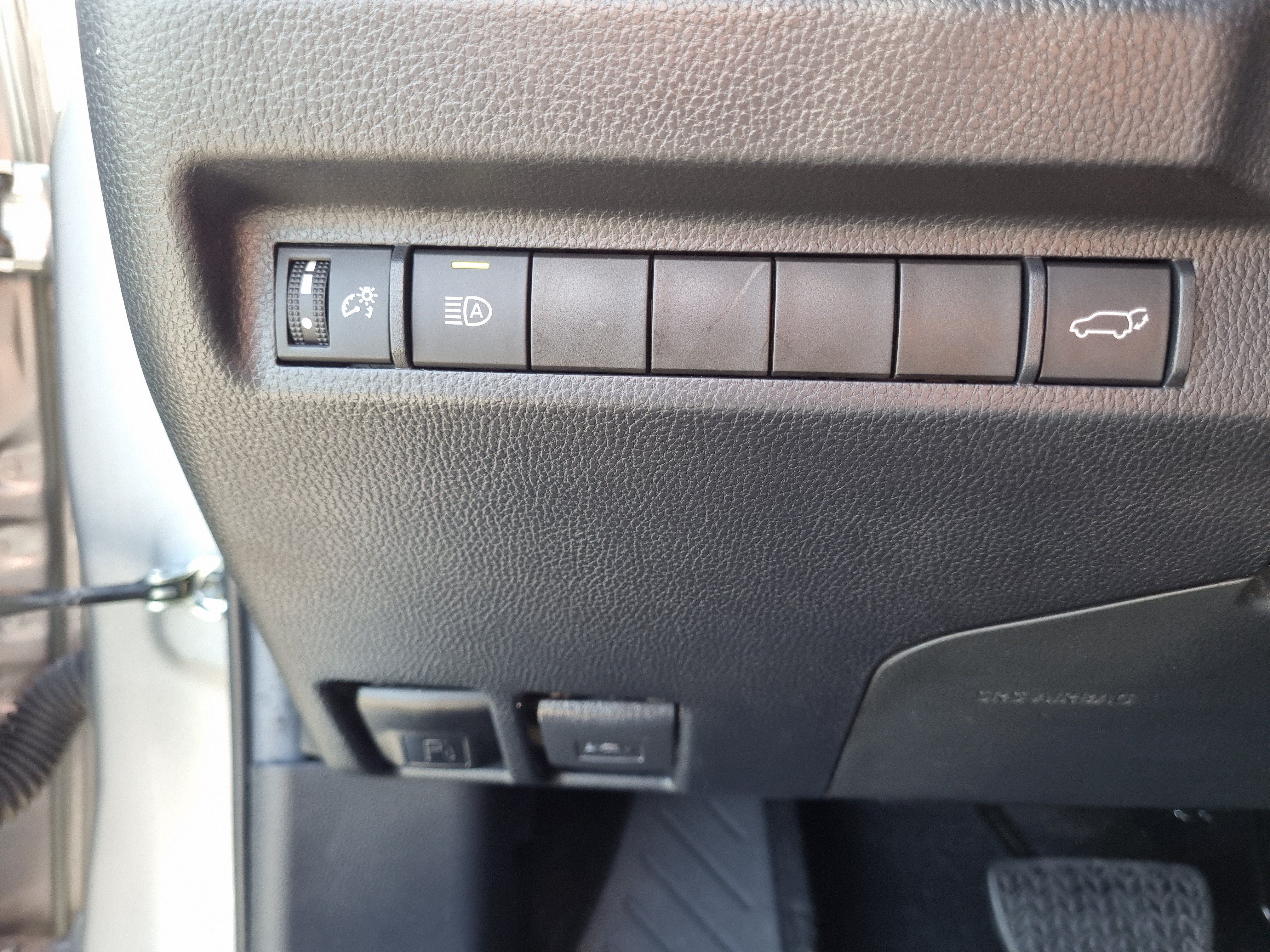 Used 2023 Toyota RAV4 XLE Premium FWD image 27