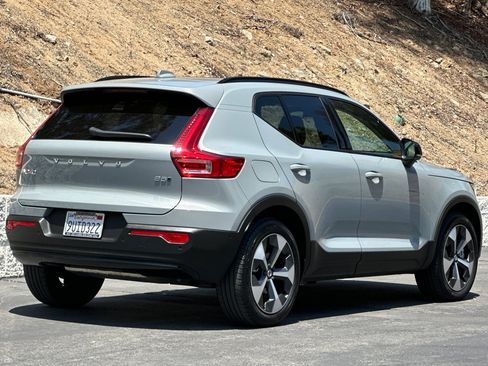 Certified 2025 Volvo XC40 B5 Plus AWD/4WD image 4