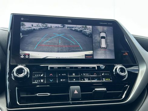 Used 2021 Toyota Highlander Limited FWD image 24