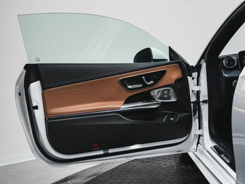 Used 2025 Mercedes-Benz CLE 300 4MATIC Coupe image 10