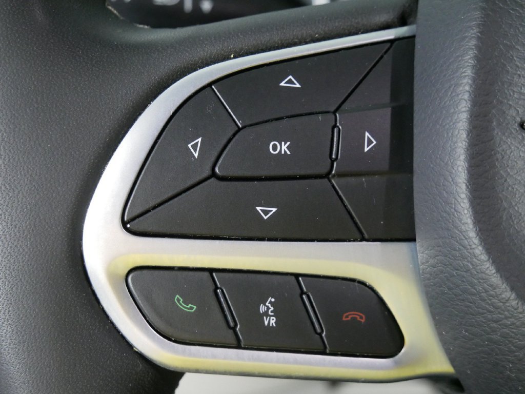 Used 2023 Chrysler Pacifica Touring-L FWD image 25