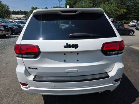 Used 2017 Jeep Grand Cherokee Altitude AWD/4WD image 5