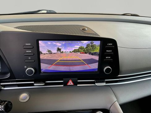 Used 2022 Hyundai Elantra SEL FWD image 13