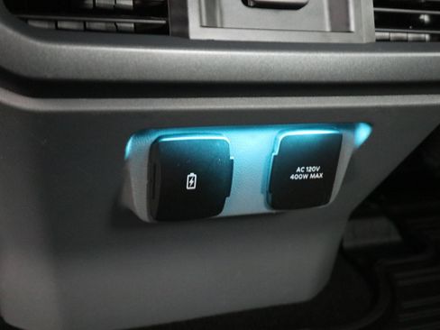 Used 2022 Ford F150 XLT w/ Equipment Group 302A High image 17