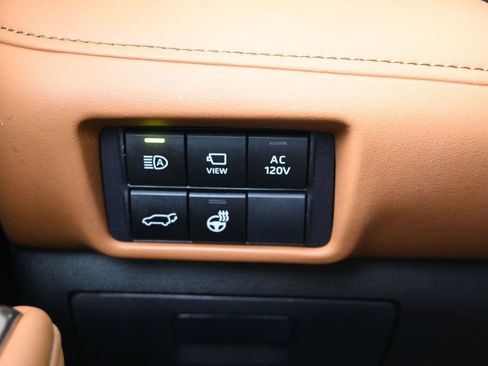 Used 2026 Toyota Highlander Platinum AWD/4WD image 22
