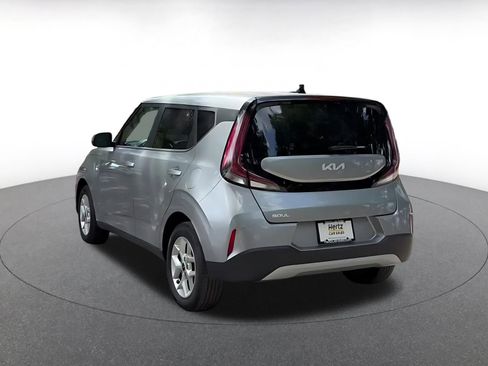 Used 2025 Kia Soul LX w/ LX Technology Package FWD image 11