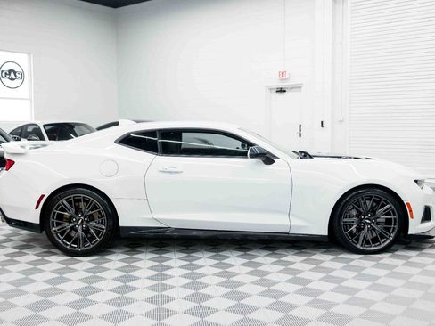 Used 2017 Chevrolet Camaro ZL1 RWD image 7