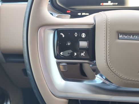 New 2025 Land Rover Range Rover Long Wheelbase SE image 27