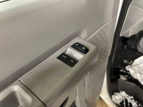Used 2010 Ford E-150 and Econoline 150 image 12