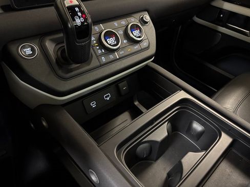 Used 2022 Land Rover Defender 110 SE image 20