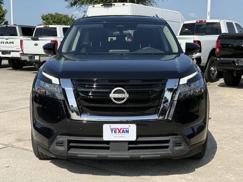 Used 2025 Nissan Pathfinder SV AWD/4WD image 7