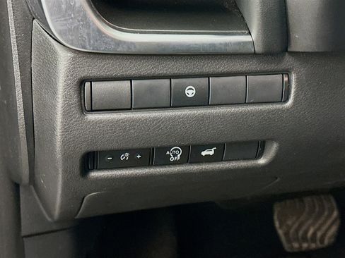 Used 2025 Nissan Rogue SV image 17