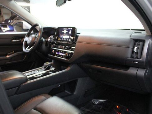 Used 2024 Nissan Pathfinder SL w/ SL Premium Package image 21