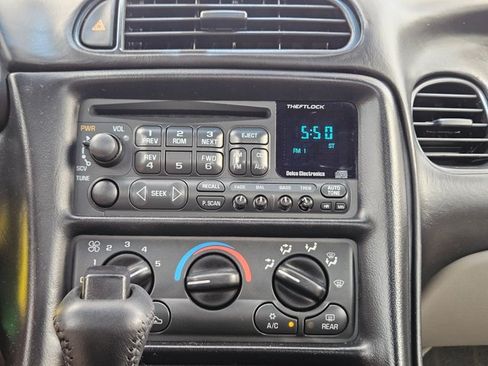 Used 2001 Chevrolet Corvette Coupe RWD image 12