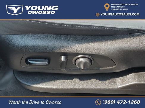 Used 2019 Chevrolet Equinox LT w/ Driver Convenience Package AWD/4WD image 9