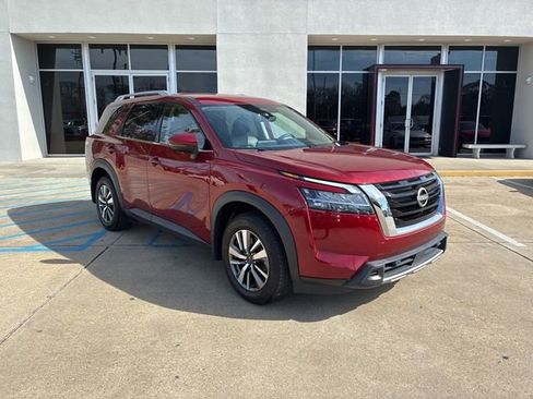 Used 2024 Nissan Pathfinder SL FWD image 1