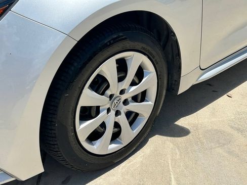 Used 2022 Toyota Corolla LE FWD image 9