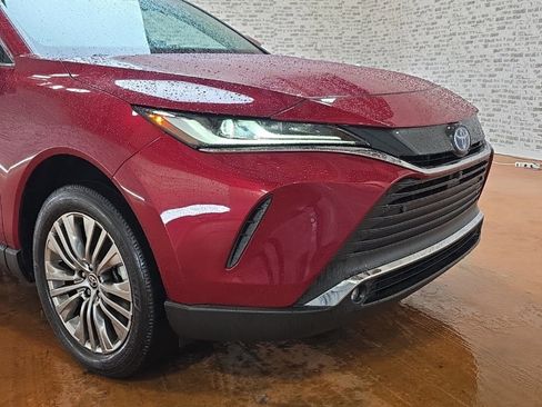 Used 2023 Toyota Venza Limited image 10