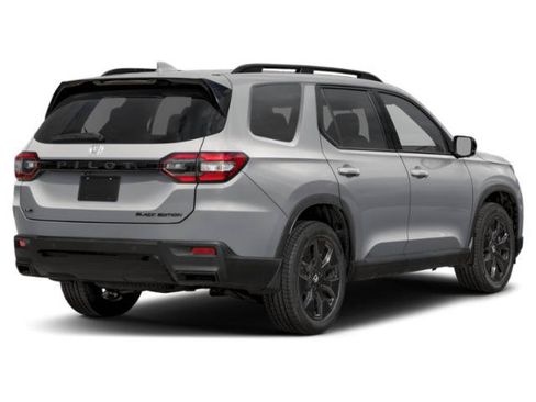 Used 2026 Honda Pilot Black Edition image 2
