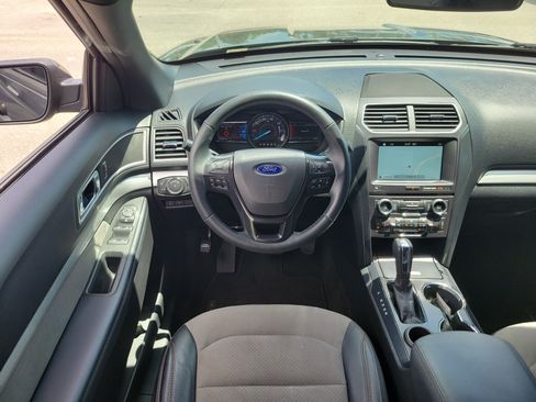 Used 2017 Ford Explorer XLT w/ Equipment Group 202A FWD image 17