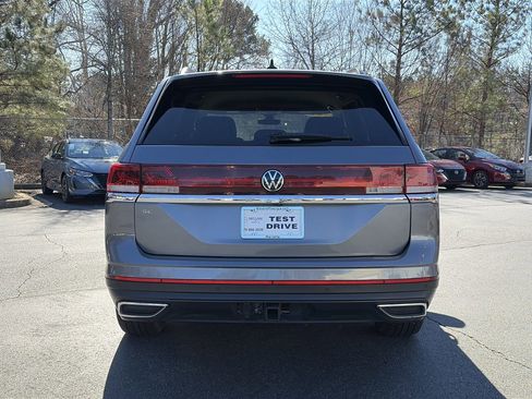 Used 2024 Volkswagen Atlas SE image 4