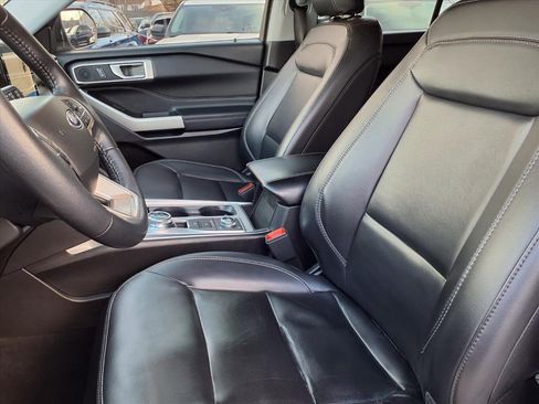 Used 2023 Ford Explorer XLT w/ Equipment Group 202A image 3