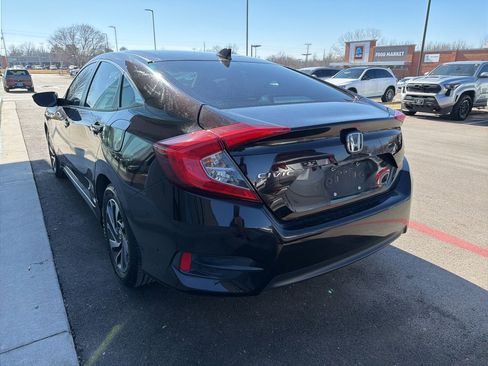 Used 2018 Honda Civic EX image 6