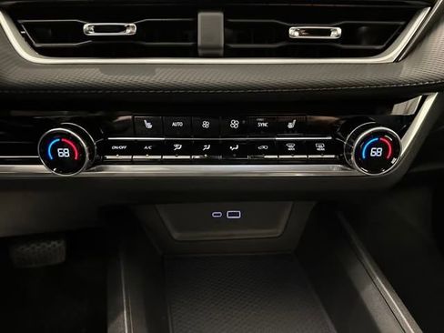 New 2026 Chevrolet Equinox LT w/ Convenience Package II image 12