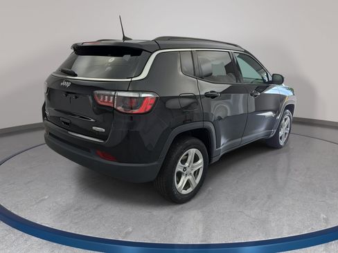 Used 2023 Jeep Compass Latitude w/ Sun and Sound Group AWD/4WD image 5