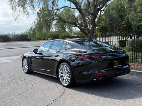 Used 2018 Porsche Panamera image 3