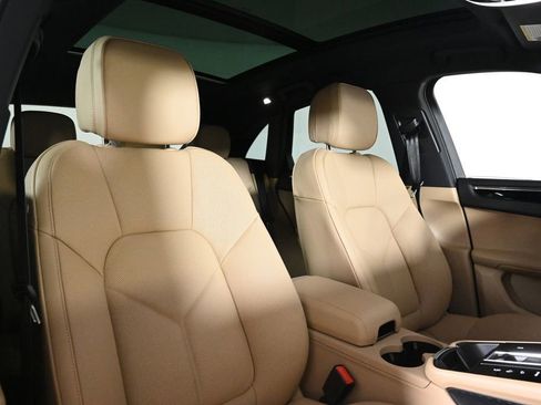 Used 2026 Porsche Macan AWD/4WD image 17