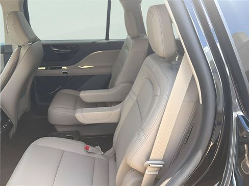 Used 2022 Lincoln Aviator Reserve w/ Elements Package Plus AWD/4WD image 3