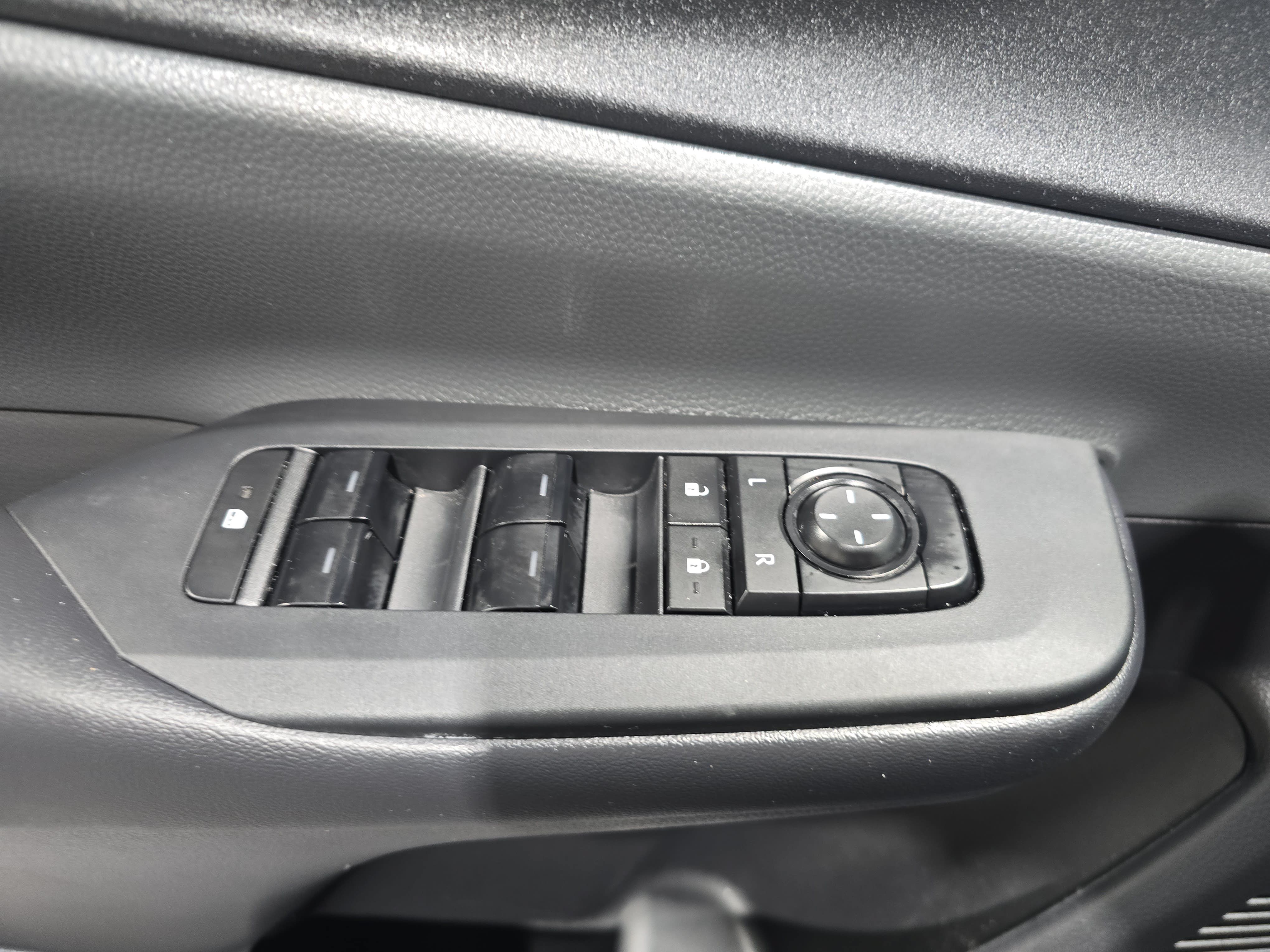 Used 2025 Toyota Prius LE FWD image 27