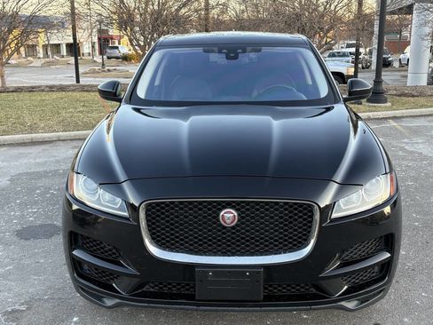 Used 2018 Jaguar F-PACE image 4