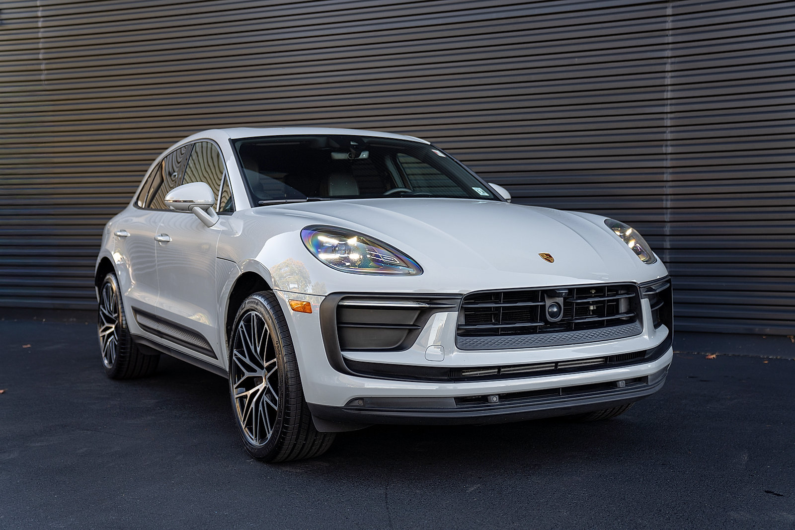 Certified 2023 Porsche Macan AWD/4WD image 25