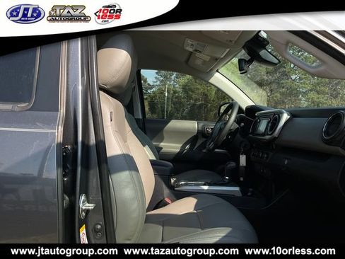 Used 2018 Toyota Tacoma SR5 AWD/4WD image 14
