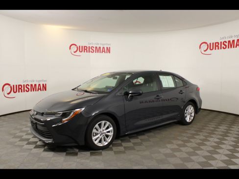 Used 2025 Toyota Corolla LE w/ LE Premium Package FWD image 3