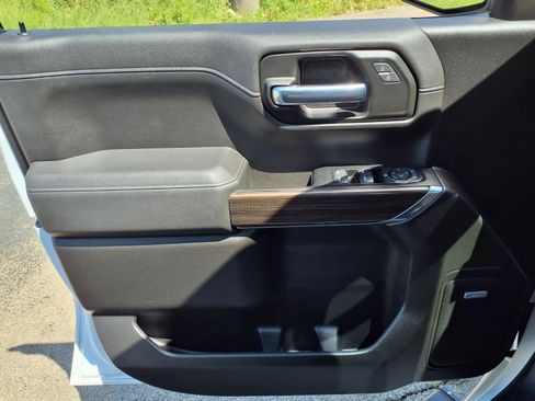 Used 2022 Chevrolet Silverado 1500 LT Trail Boss w/ Convenience Package II image 13