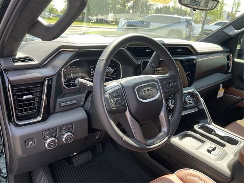 New 2025 GMC Sierra 3500 Denali Ultimate image 10