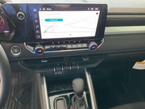 Used 2025 Chevrolet Colorado LT image 14