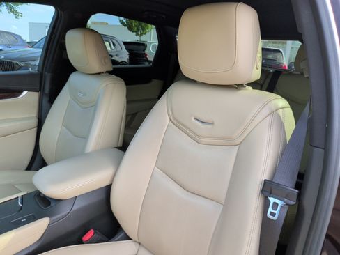 Used 2017 Cadillac XT5 Luxury w/ Driver Awareness Package FWD image 27