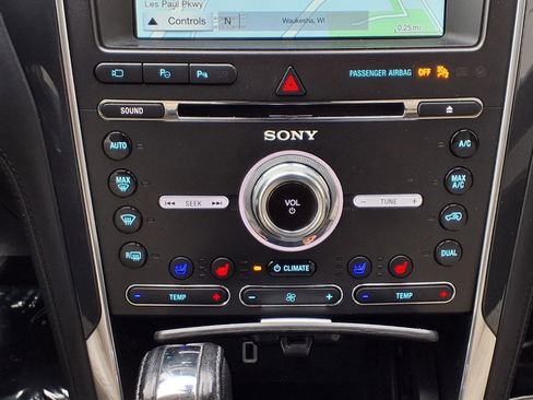 Used 2018 Ford Explorer Platinum image 18