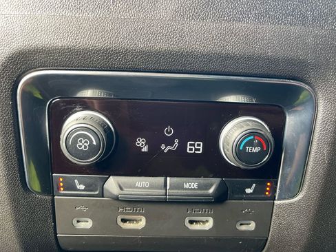 Used 2021 Chevrolet Suburban Premier w/ Premium Package image 13