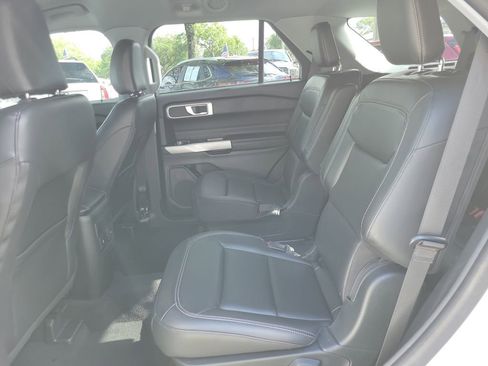Used 2023 Ford Explorer XLT w/ Equipment Group 202A RWD image 8