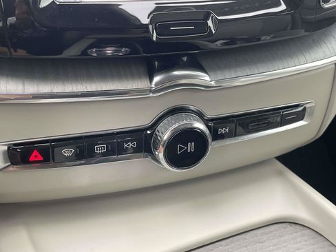 Certified 2024 Volvo XC60 B5 Ultimate w/ Protection Package Premier AWD/4WD image 28